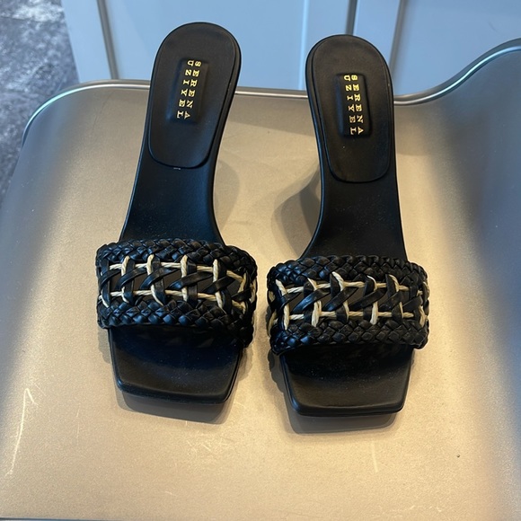 NIB SERENA UZIYEL Almeria raffia and leather 3” sandal. 39 - Picture 2 of 8